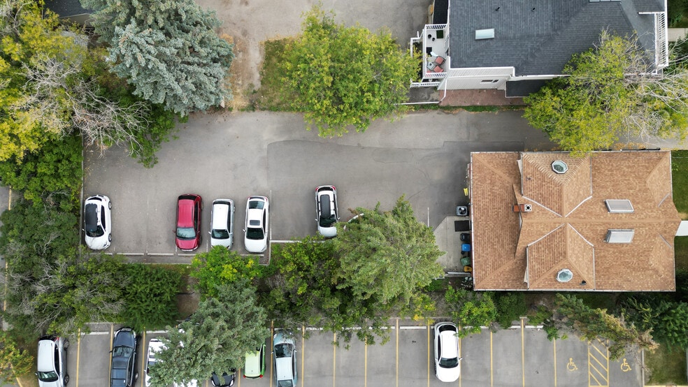 1614 8th Ave NW, Calgary, AB à vendre - Photo de l’immeuble – Image 3 sur 5