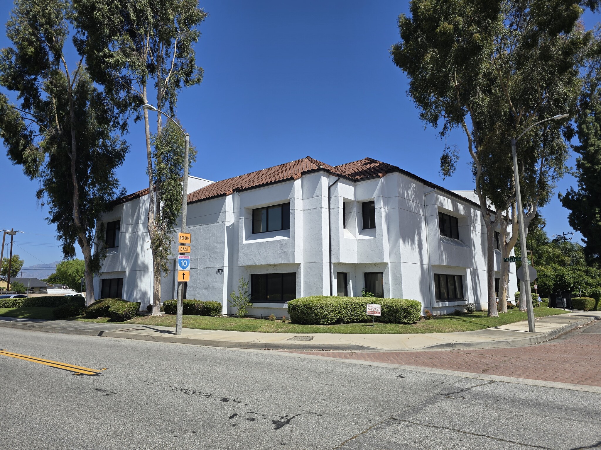 1175 E Garvey St, Covina, CA à louer Photo de l’immeuble– Image 1 sur 6
