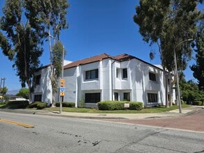 1175 E Garvey St, Covina, CA à louer Photo de l’immeuble– Image 1 sur 6