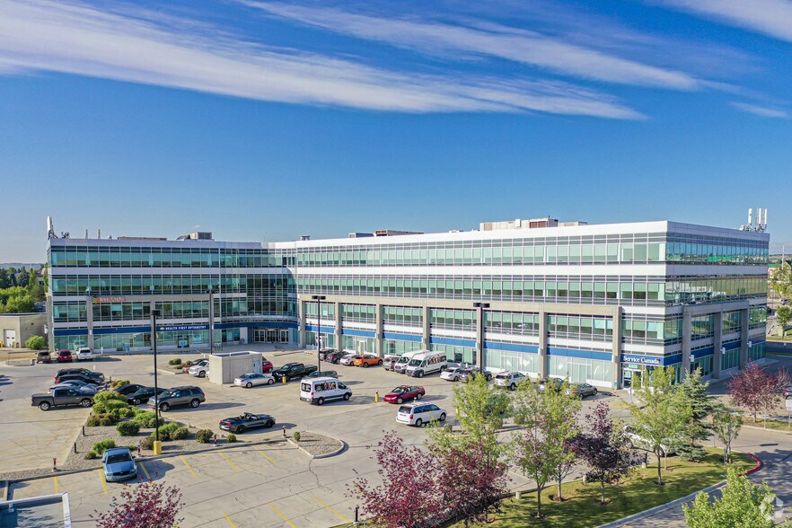 23 Sunpark Dr SE, Calgary, AB à louer - Photo de l’immeuble – Image 2 sur 10