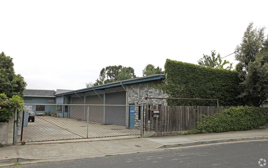 383 Preda St, San Leandro, CA à louer - Photo principale – Image 1 sur 1