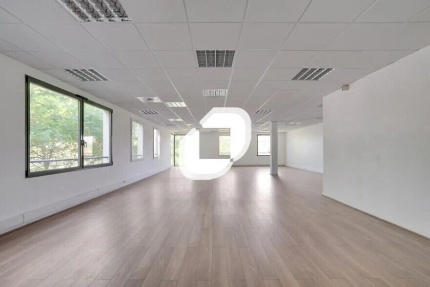 Bureau dans Montévrain à louer - Photo de l’immeuble – Image 1 sur 12