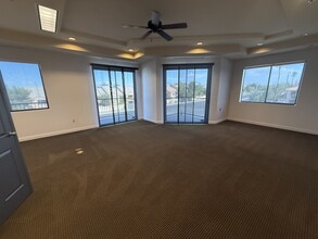 1333 N Buffalo Dr, Las Vegas, NV à louer Photo intérieure– Image 2 sur 5