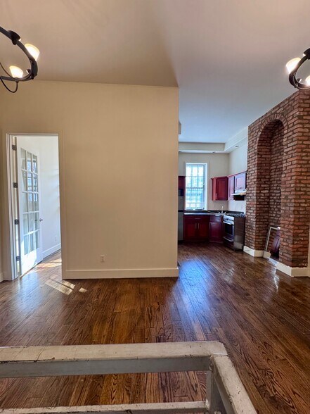 237 Jefferson St, Brooklyn, NY à louer - Photo de l’immeuble – Image 2 sur 11