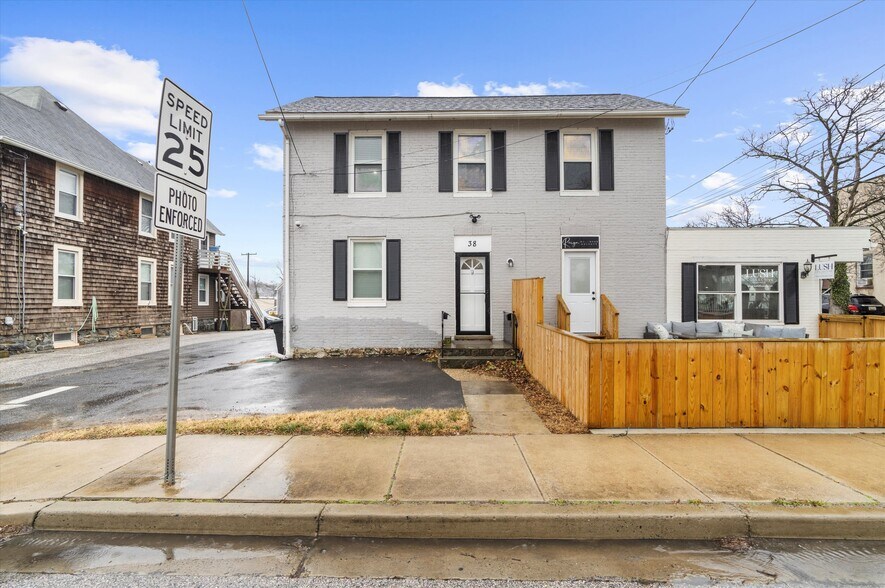 38 Bloomsbury Ave, Catonsville, MD à louer - Photo de l’immeuble – Image 2 sur 25