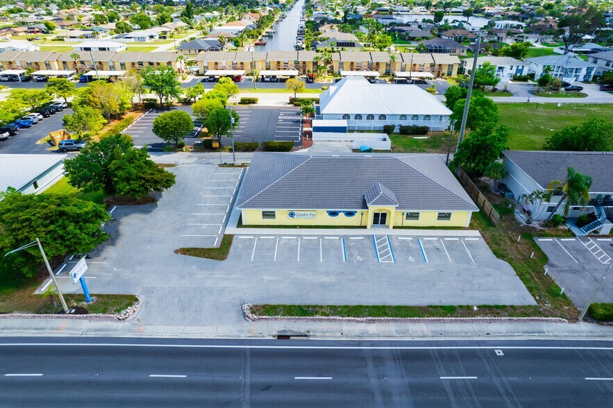 513 Cape Coral Pky W, Cape Coral, FL à vendre - Aérien – Image 2 sur 15