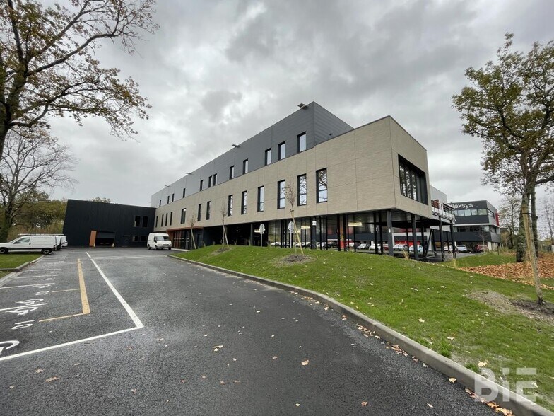 Local d’activités dans Mérignac à louer - Photo de l’immeuble – Image 2 sur 12