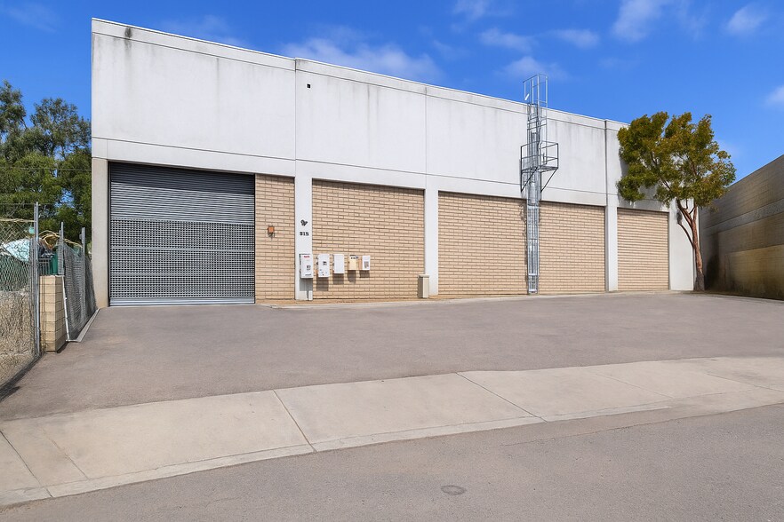 1801 Sunkist Cir, Oxnard, CA à vendre - Photo de l’immeuble – Image 1 sur 7