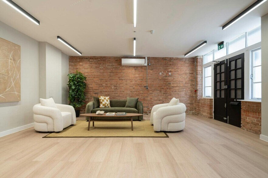 22-23 Brownlow Mews, Londres à louer - Photo de l’immeuble – Image 3 sur 17