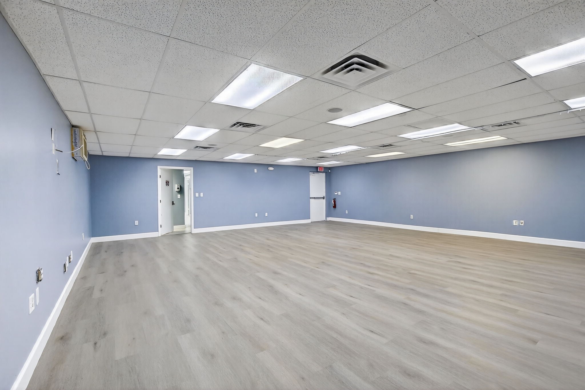 3157 N University Dr, Hollywood, FL à vendre Photo intérieure– Image 1 sur 5