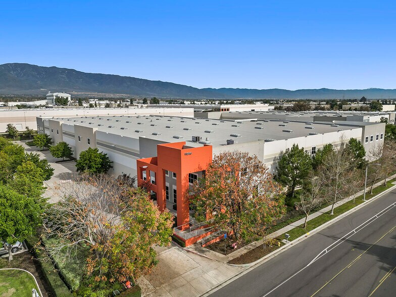 11246 Jersey Blvd, Rancho Cucamonga, CA à louer - Photo de l’immeuble – Image 3 sur 15