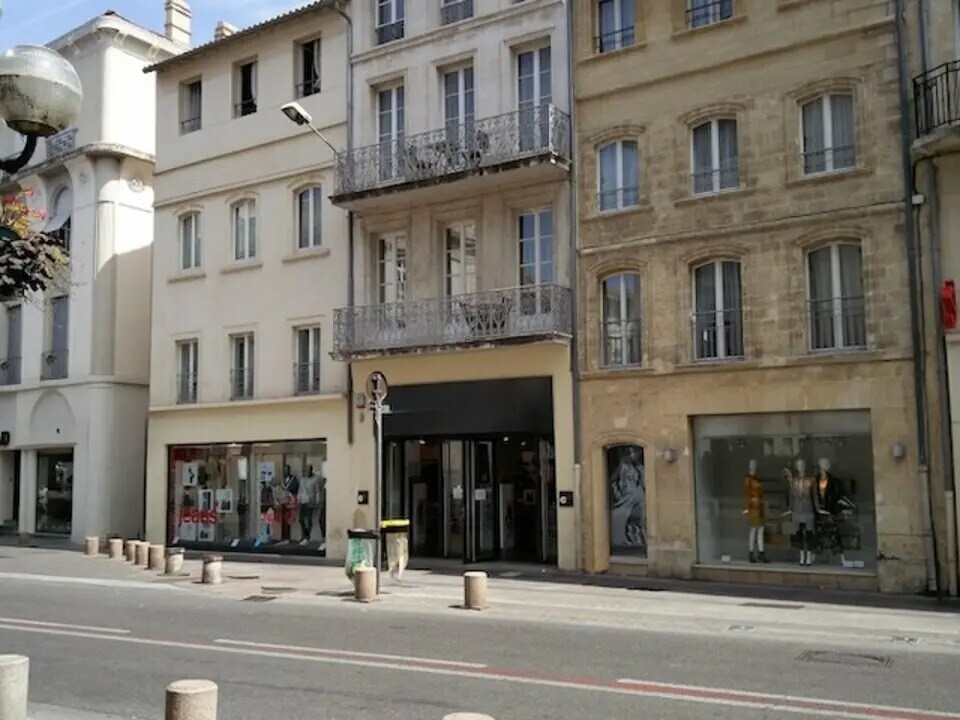 Local commercial dans Avignon à louer Photo de l’immeuble– Image 1 sur 3
