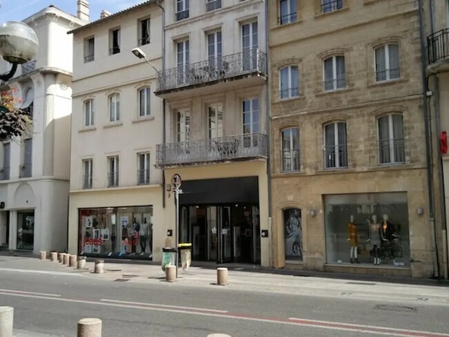 Plus de détails pour Local commercial à louer