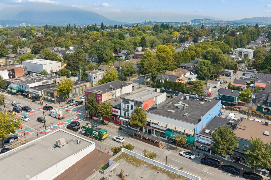 1714-1718 Commercial Dr, Vancouver, BC à louer - Aérien – Image 2 sur 3