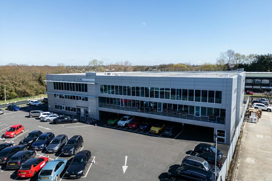 Miles Gray Rd, Basildon à vendre - Photo de l’immeuble – Image 1 sur 32