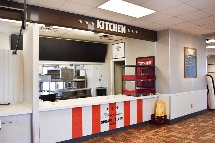 7902 University Ave, Lubbock, TX à louer - Photo de l’immeuble – Image 3 sur 23