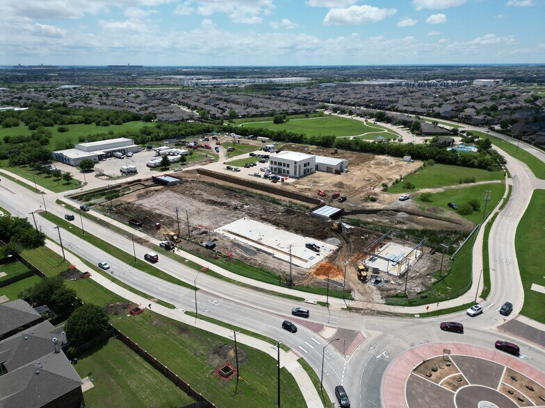 9555 Harmon Rd, Fort Worth, TX à louer - Photo de l’immeuble – Image 3 sur 5
