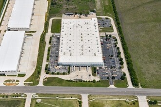 1611 Clovis Barker Rd, San Marcos, TX à louer Photo de l’immeuble– Image 1 sur 5