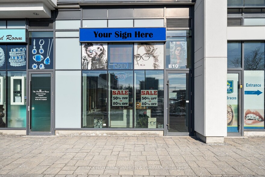 9610 Yonge st, Richmond Hill, ON à vendre - Photo principale – Image 1 sur 8