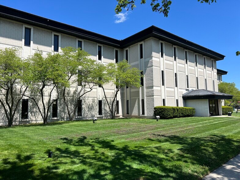 20500 Eureka Rd, Taylor, MI à louer - Photo de l’immeuble – Image 3 sur 7