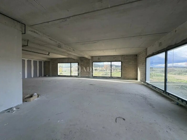 Bureau dans Montredon-des-Corbières à louer - Photo de l’immeuble – Image 1 sur 4