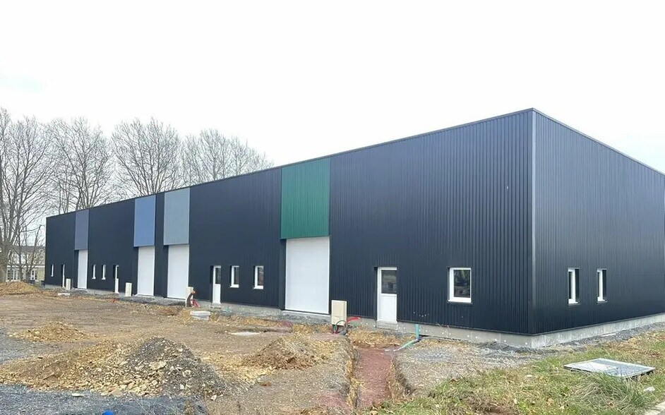 Local d’activités dans Bretteville-sur-Odon à louer - Photo de l’immeuble – Image 1 sur 5