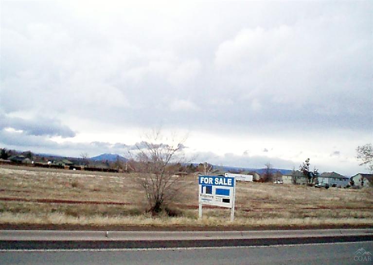 2375 N HWY 97, Redmond, OR à louer - Photo de l’immeuble – Image 2 sur 8