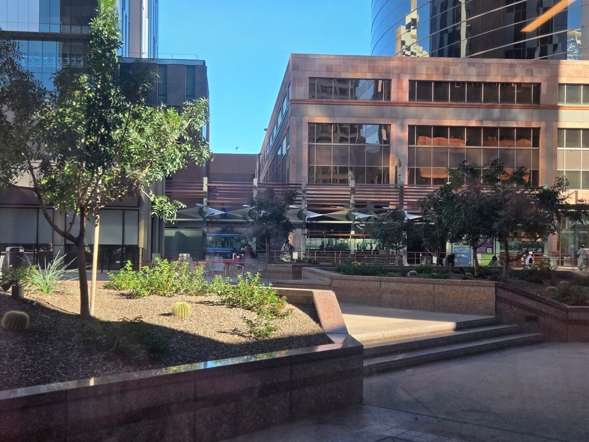 40 N Central Ave, Phoenix, AZ à louer Photo de l’immeuble– Image 1 sur 15