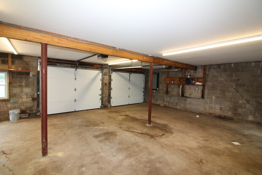1058 State 12 Rd, Frenchtown, NJ à louer - Photo de l’immeuble – Image 2 sur 14