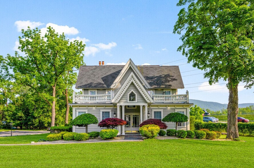 892 Main St, Fishkill, NY à vendre - Photo de l’immeuble – Image 3 sur 10