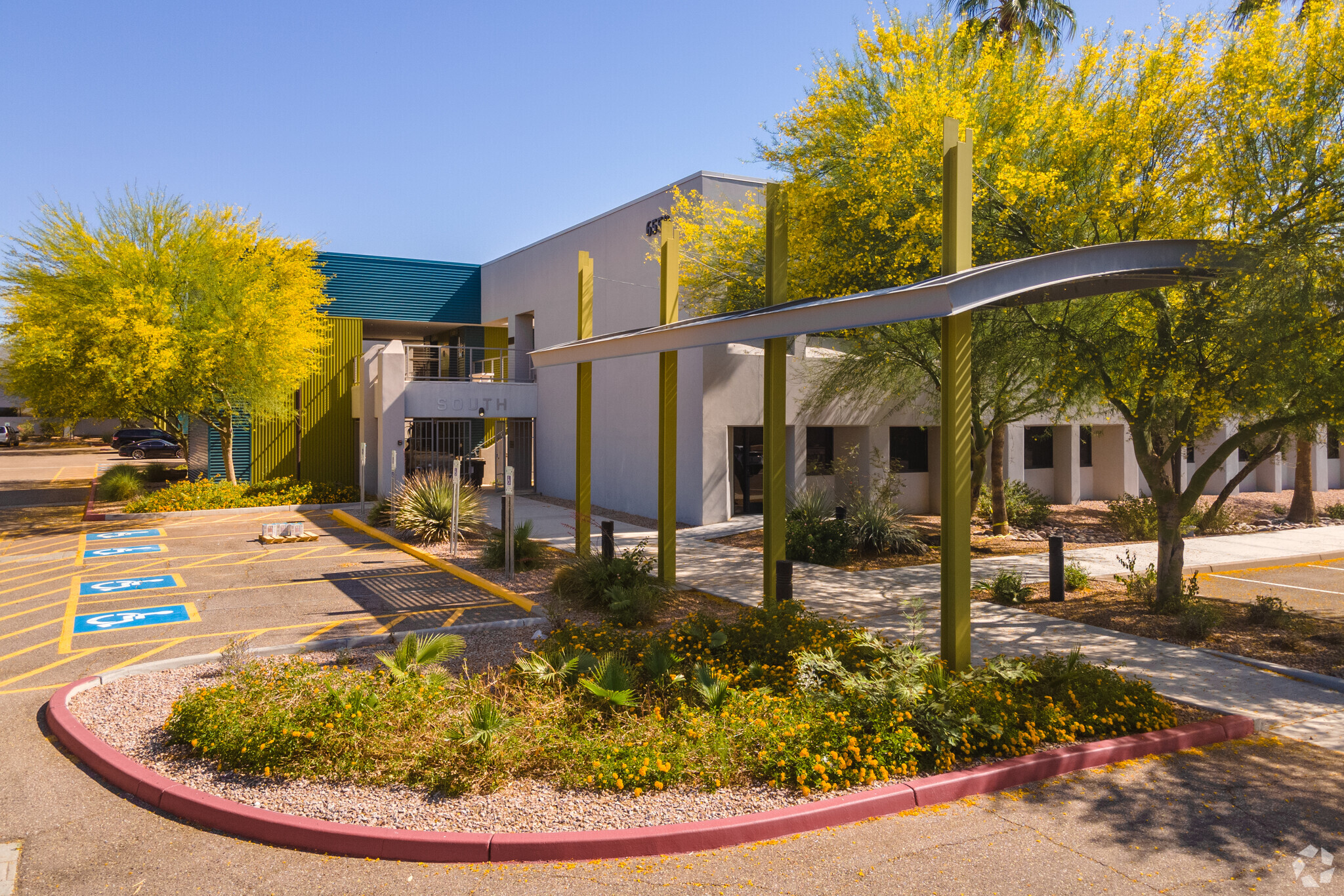 6550 E Broadway Rd, Mesa, AZ à louer Photo de l’immeuble– Image 1 sur 10