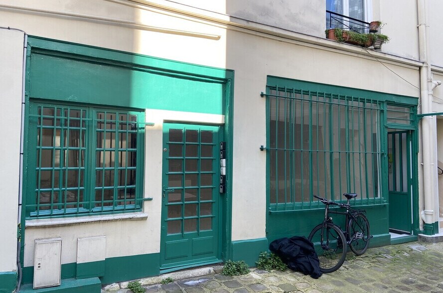 Immeuble residentiel dans Paris à vendre - Photo principale – Image 1 sur 1