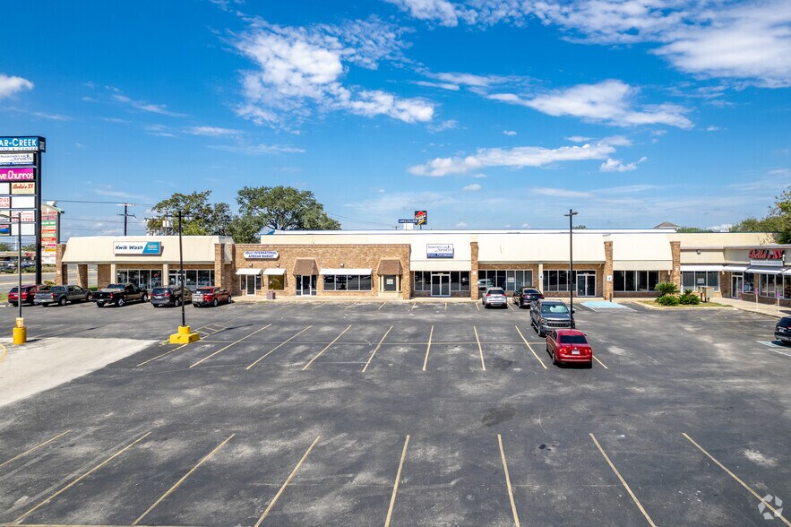 7007 Bandera Rd, San Antonio, TX à louer - Photo de l’immeuble – Image 3 sur 8