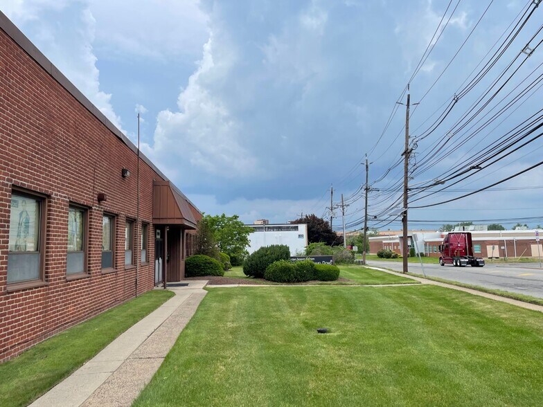 555 Secaucus Rd, Secaucus, NJ à louer - Photo de l’immeuble – Image 2 sur 6