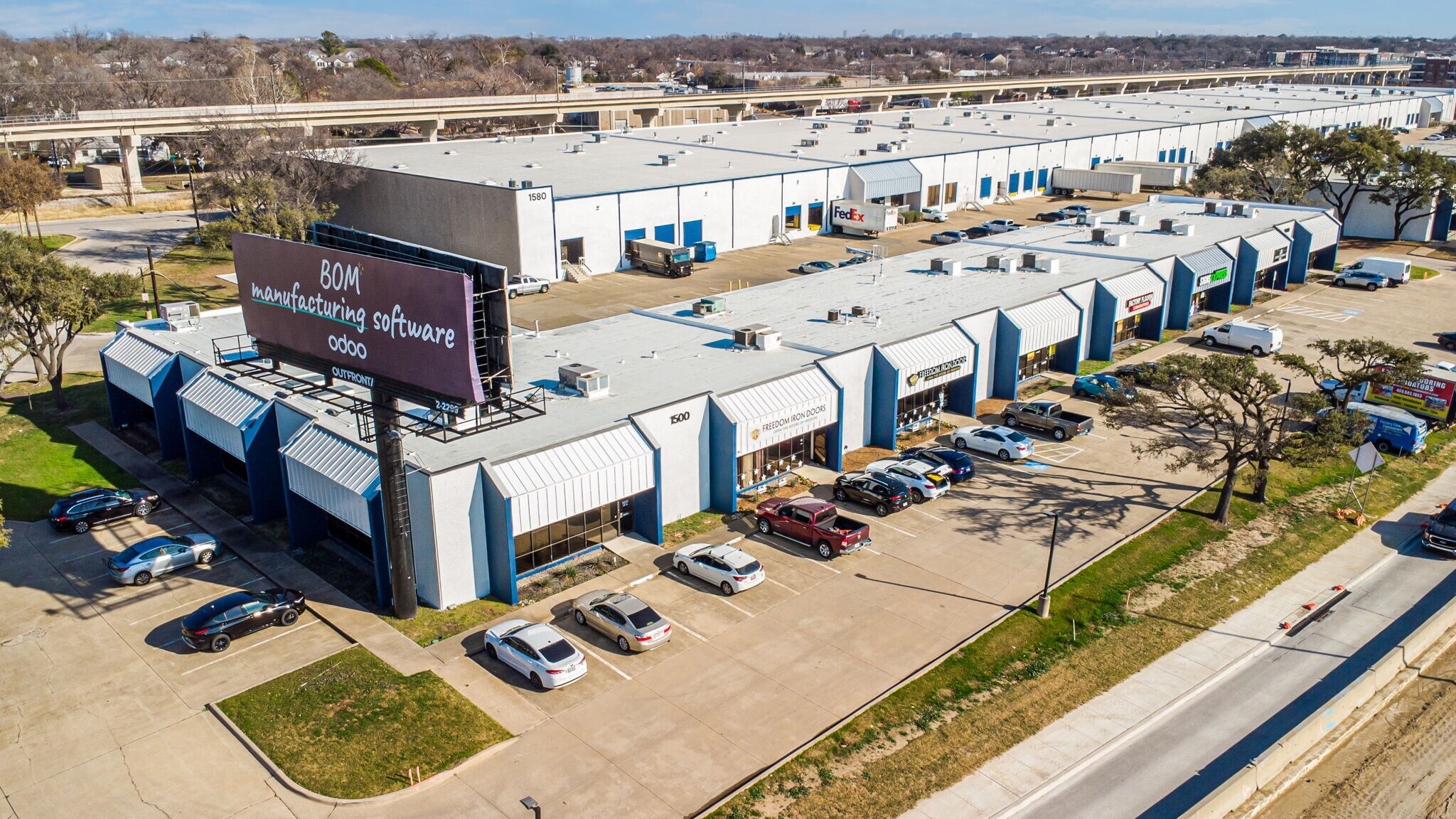 1300 N Interstate 35E, Carrollton, TX à louer Photo principale– Image 1 sur 15