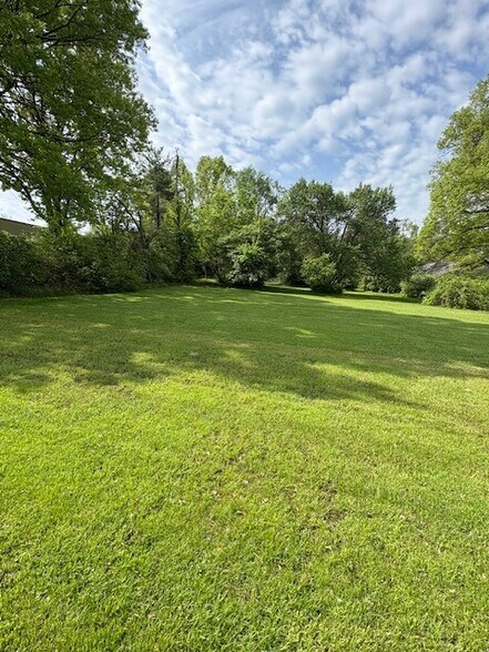 915 Ohio Pike, Cincinnati, OH à vendre - Photo de l’immeuble – Image 2 sur 6