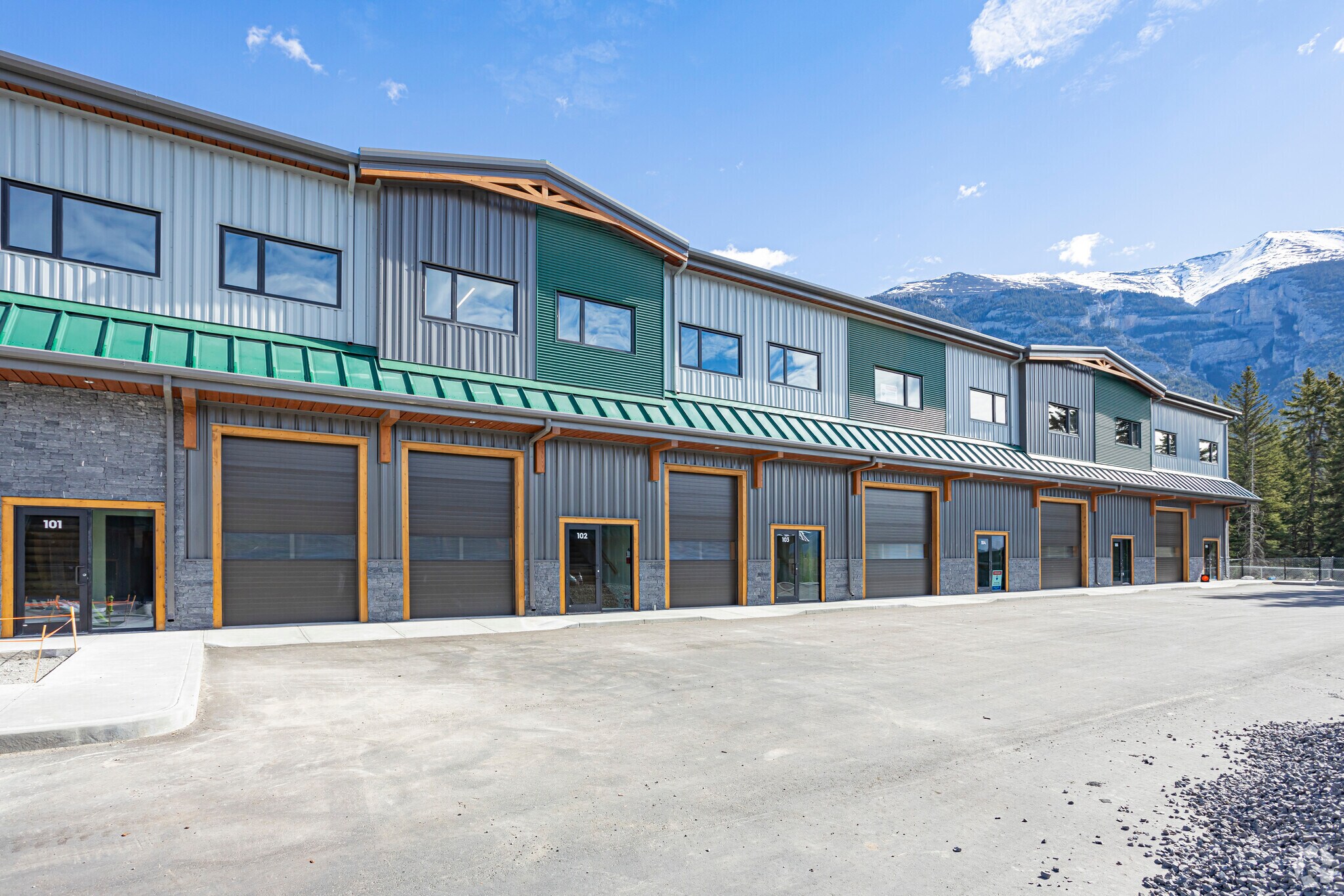 100 Alpine Mdws, Canmore, AB à louer Photo principale– Image 1 sur 9