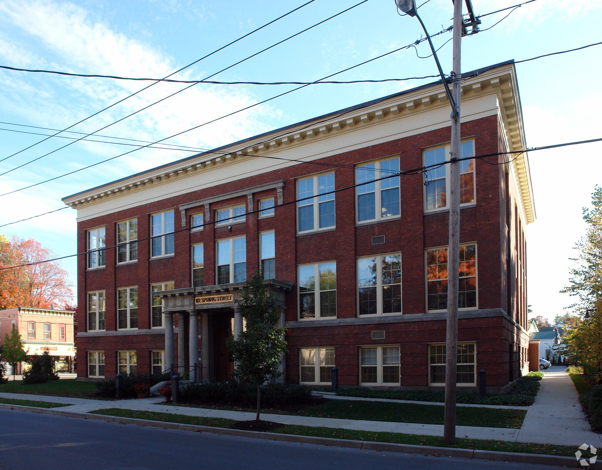 112 Spring St, Saratoga Springs, NY à louer Photo principale– Image 1 sur 4