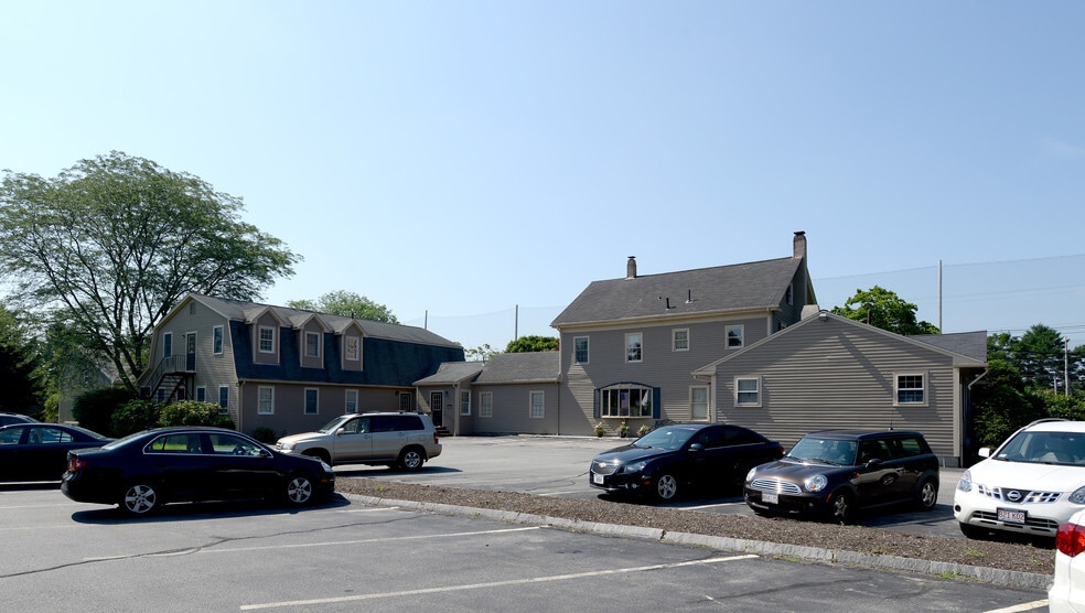 693 E Central St, Franklin, MA à louer - Photo de l’immeuble – Image 1 sur 11
