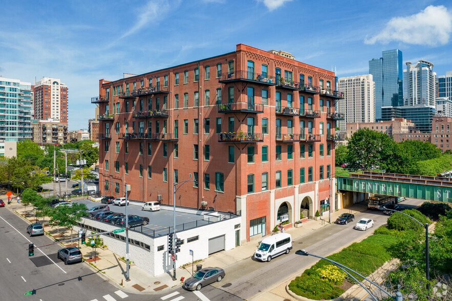 1550 S Indiana Ave, Chicago, IL à vendre - Photo principale – Image 1 sur 177