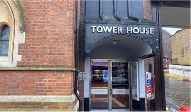 High St, Aylesbury à louer Photo de l’immeuble– Image 1 sur 7