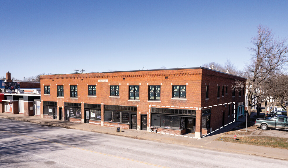 2320-2330 E Douglas Ave, Wichita, KS à louer - Photo de l’immeuble – Image 1 sur 9
