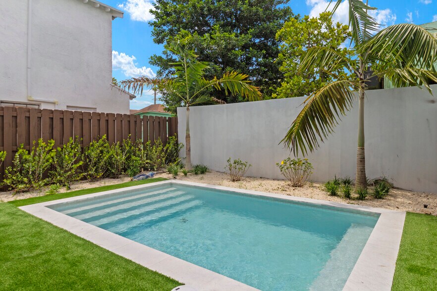 420 NE 62nd St, Miami, FL à vendre - Photo de l’immeuble – Image 3 sur 25