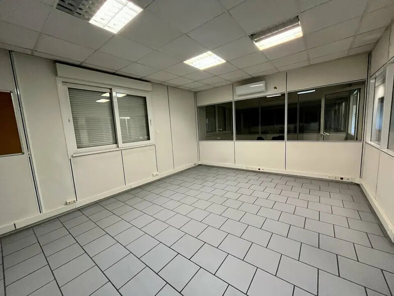 Bureau dans Piolenc à louer - Photo intérieure – Image 1 sur 5