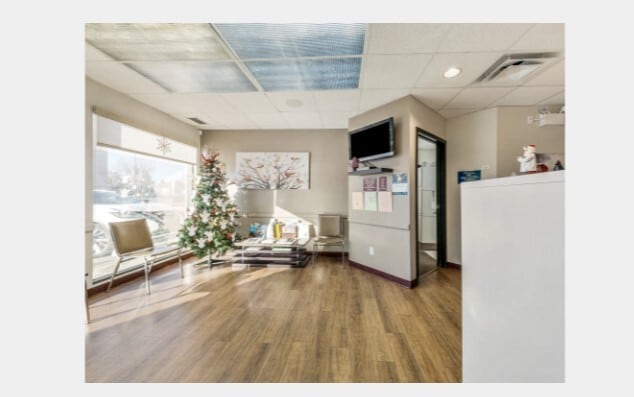 1111 Mayor Magrath Dr S, Lethbridge, AB à louer - Hall d’entrée – Image 2 sur 3