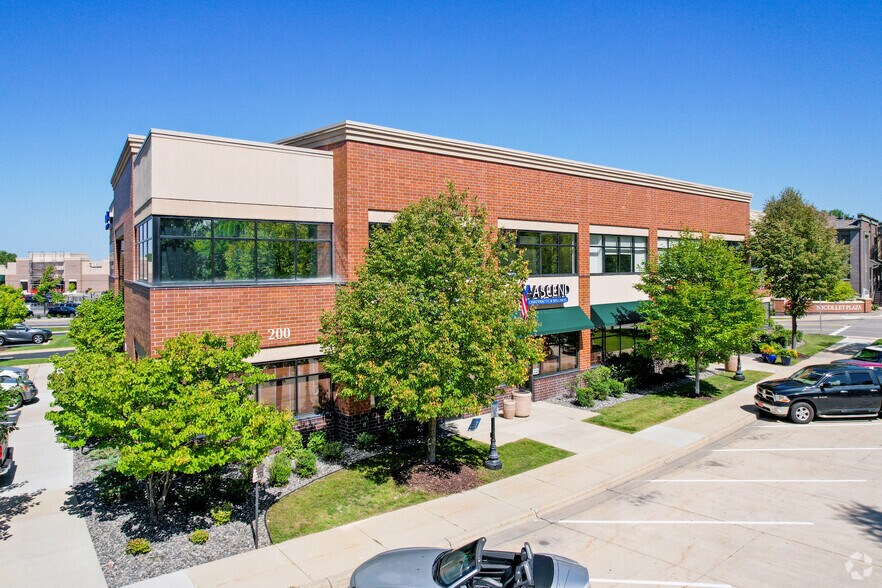 200 E Travelers Trl, Burnsville, MN à louer - Photo de l’immeuble – Image 2 sur 4