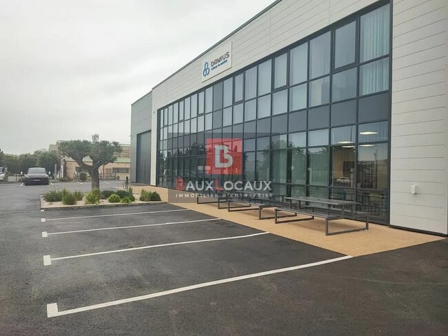 Plus de détails pour 33 Boulevard Du Royaume Uni, Miramas - Local d'activités à louer