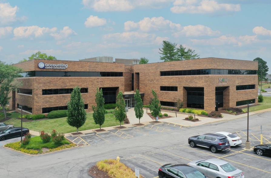 12747 Olive Blvd, Saint Louis, MO à louer - Photo principale – Image 1 sur 9