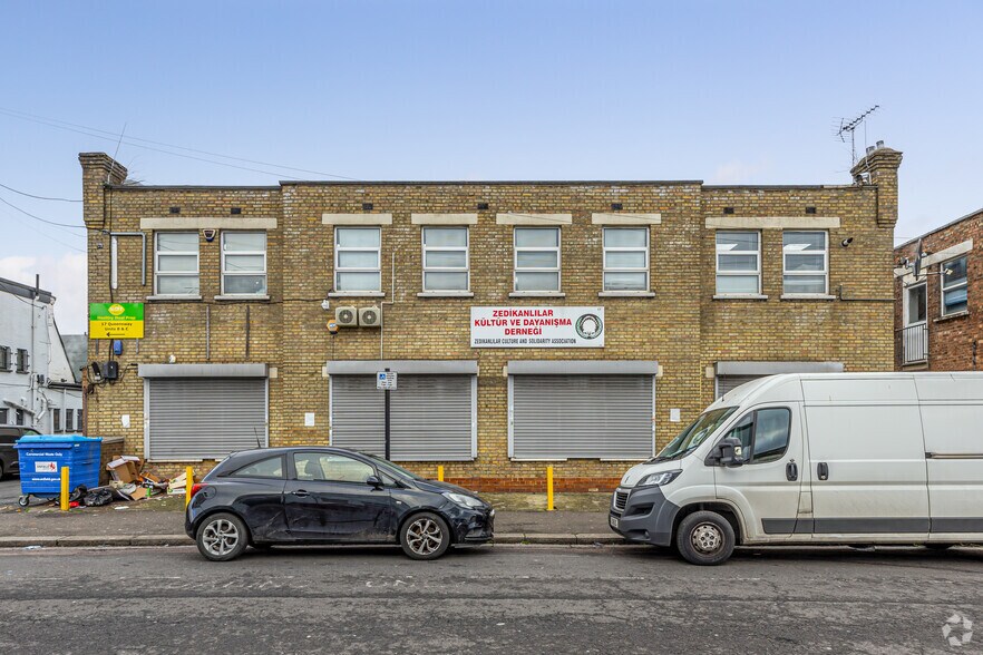 17 Queensway, Enfield à louer - Photo de l’immeuble – Image 3 sur 9