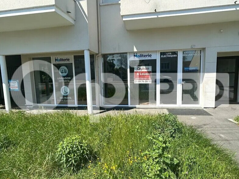 Local commercial dans Sainte-Geneviève-des-Bois à louer - Photo de l’immeuble – Image 1 sur 7